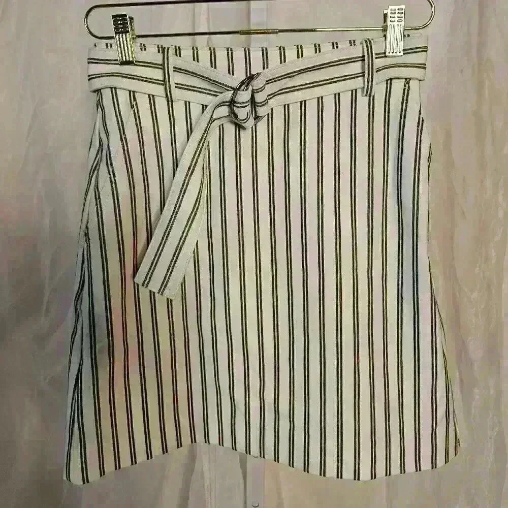 Ann Taylor Petites Size 0P Black and White Striped Skirt with Belt/Pockets